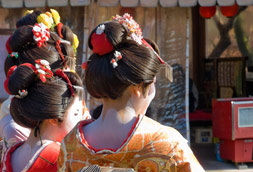 Chinese women wearing traditional clothes